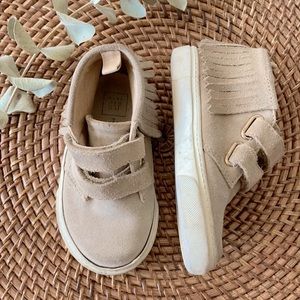 Gap fringe faux suede sneakers size 7